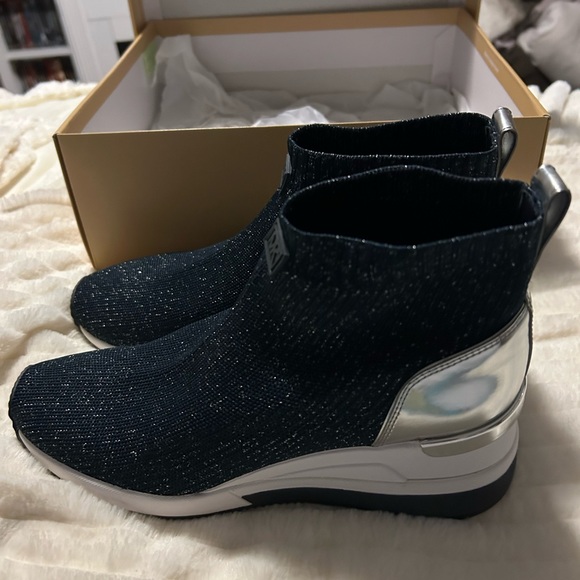 Women’s Bootie Michael Kors size 8 Blue New - Picture 5 of 7